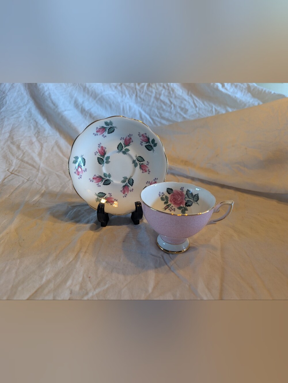2/30$ Vintage Pink Rose Teacup and Saucer Set with Gold Trim
